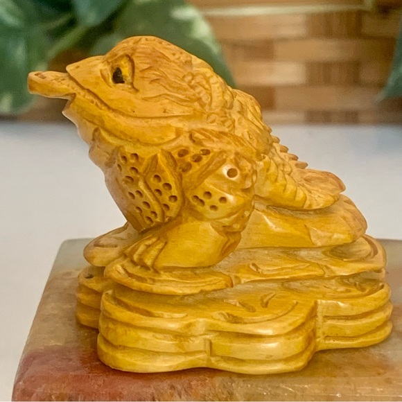 Vintage Boxwood Money Frog Netsuke Animal Figurine Hand Carved Wooden Figure 2" - Picture 6 of 13